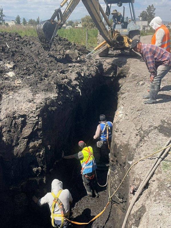 Supervisión de avances de construcción de drenaje sanitario de calle Caoba San Juan Tezompa